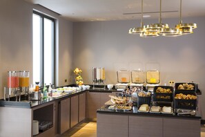 Daily continental breakfast (EUR 22 per person)