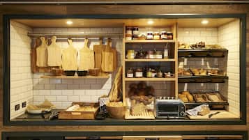 فطور أوروبي يوميًا بتكلفة قدرها (18 EUR للشخص)