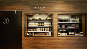 A grab-and-go section with shelves of snacks, condiments, and beverages. - Moxy Berlin Ostbahnhof (Berlin)