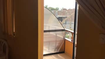 Double Room | In-room safe, desk, iron/ironing board, free WiFi