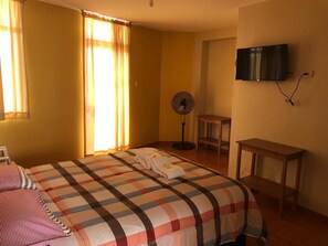 双人房 | 客房内保险箱、办公桌、熨斗/熨板、免费 WiFi