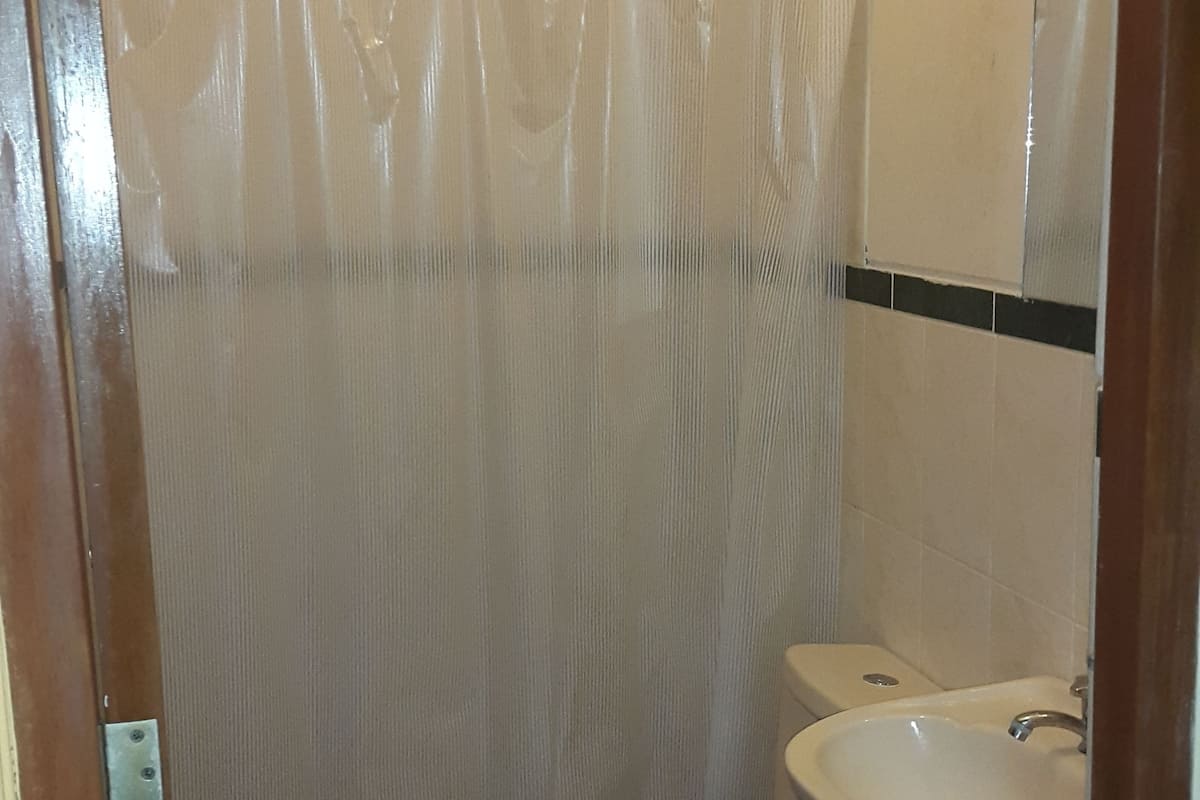 twin room | bathroom | shower, free toiletries, hair dryer, towels