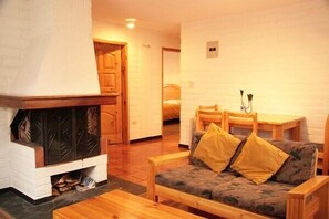 Superior Apartment, 2 Bedrooms | Living area | TV - Apartamentos Los Quipus (Quito)