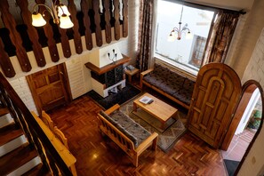 Appartement Supérieur, 2 chambres | Salle de séjour | Télévision