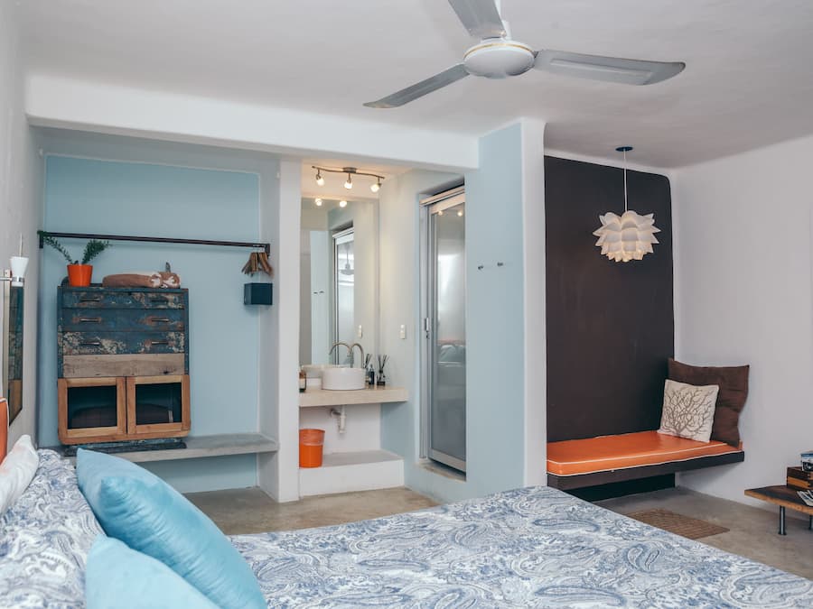 1 king bed room - Deposit by paypal required | Premium bedding, Tempur-Pedic beds, minibar, in-room safe