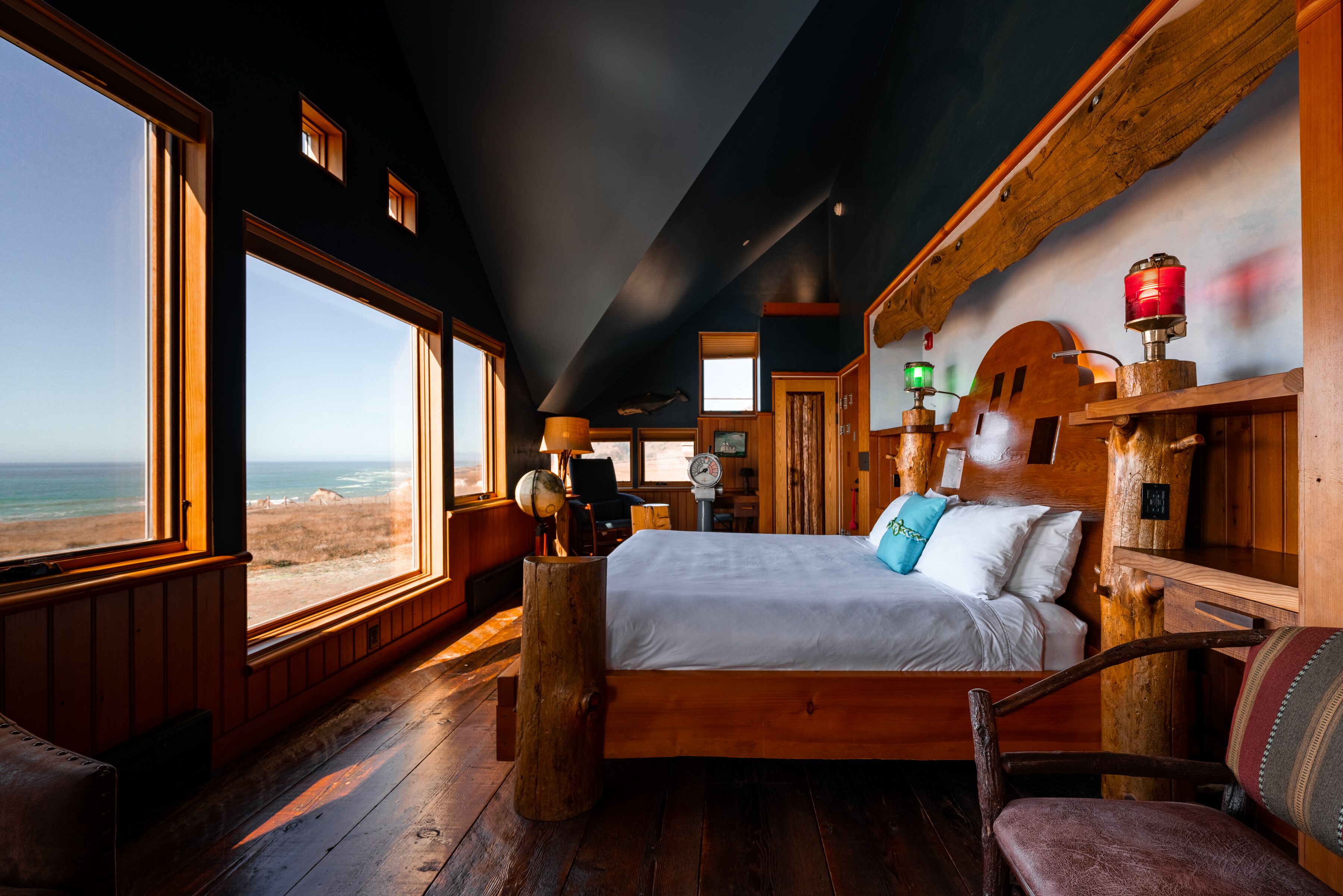 Premium Room, 1 King Bed, Ocean View | Premium bedding, free minibar, desk, bed sheets