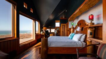 Premium Room, 1 King Bed, Ocean View | Premium bedding, free minibar, desk, bed sheets