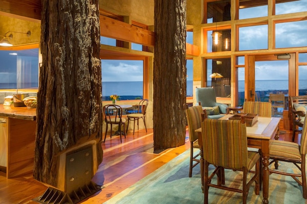 Premium Suite, 2 Bedrooms, Ocean View | In-room dining