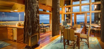 Premium Suite, 2 Bedrooms, Ocean View | In-room dining