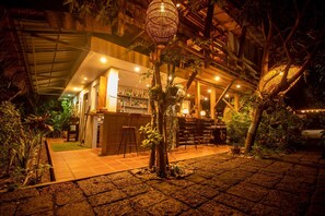 Poolside bar - Tara Lodge (Kep)