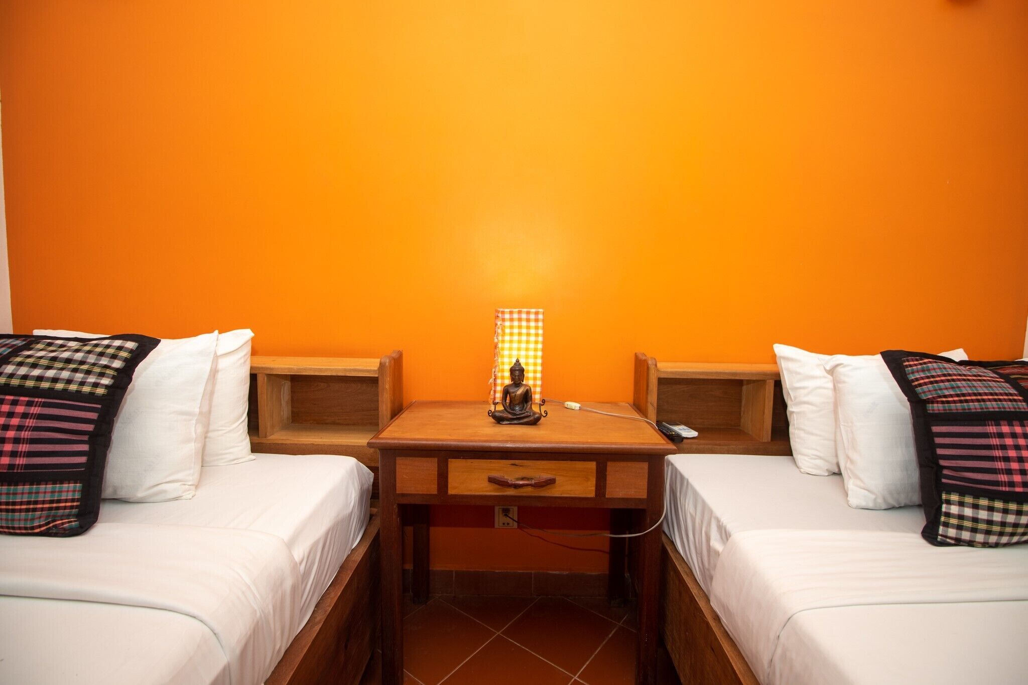 standard twin room | minibar, individually decorated, individually furnished, desk