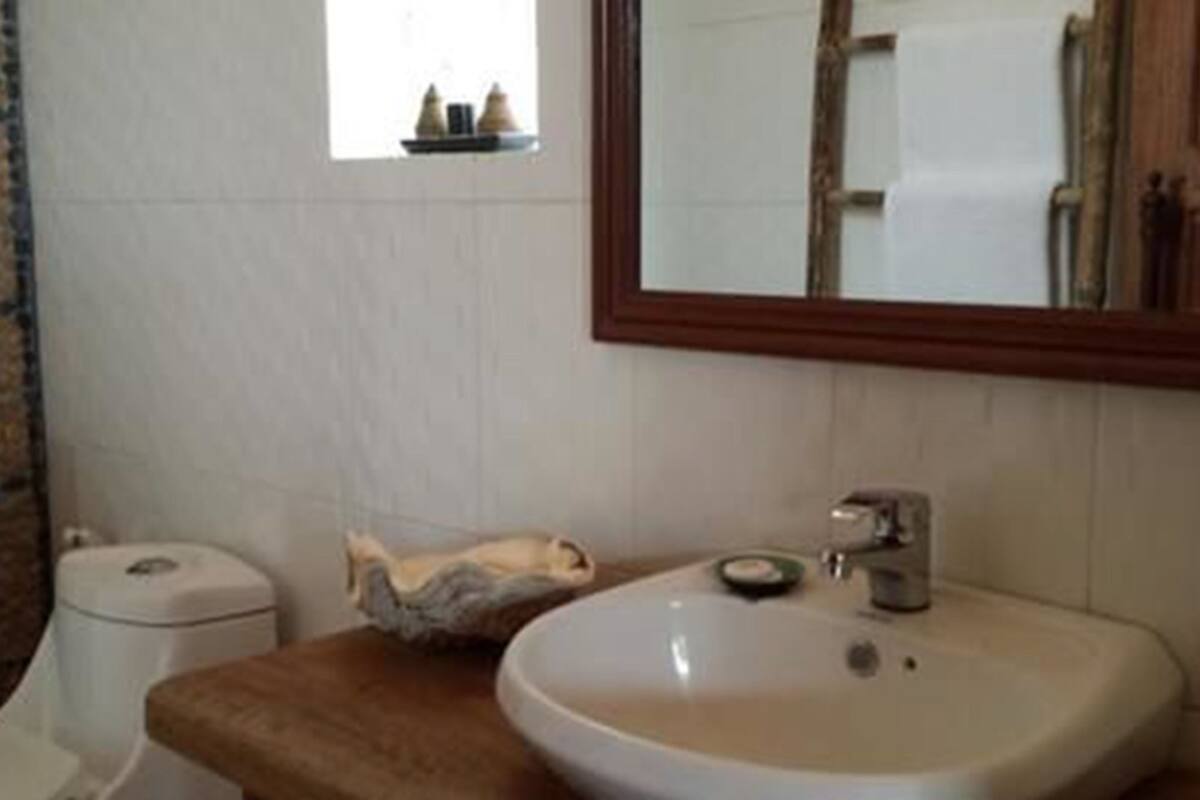 standard double room | minibar, individually decorated, individually furnished, desk