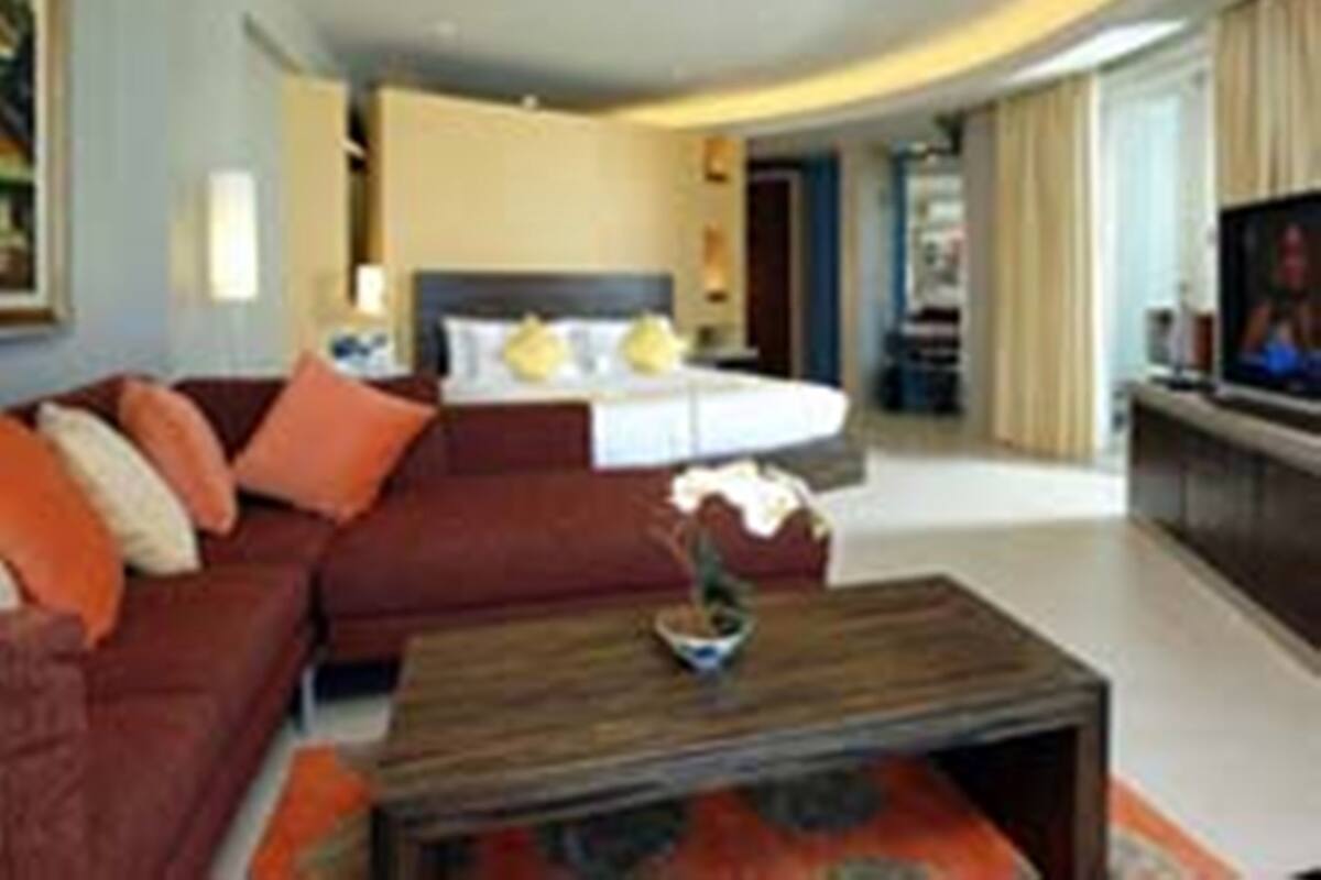Suite | Free minibar, in-room safe, desk, blackout curtains
