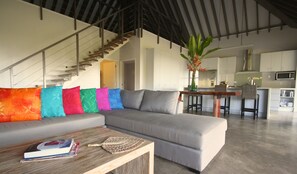 Villa Premium - 3 sovrum - tillgänglighetsanpassat - havsutsikt | Vardagsrum | Platt-tv