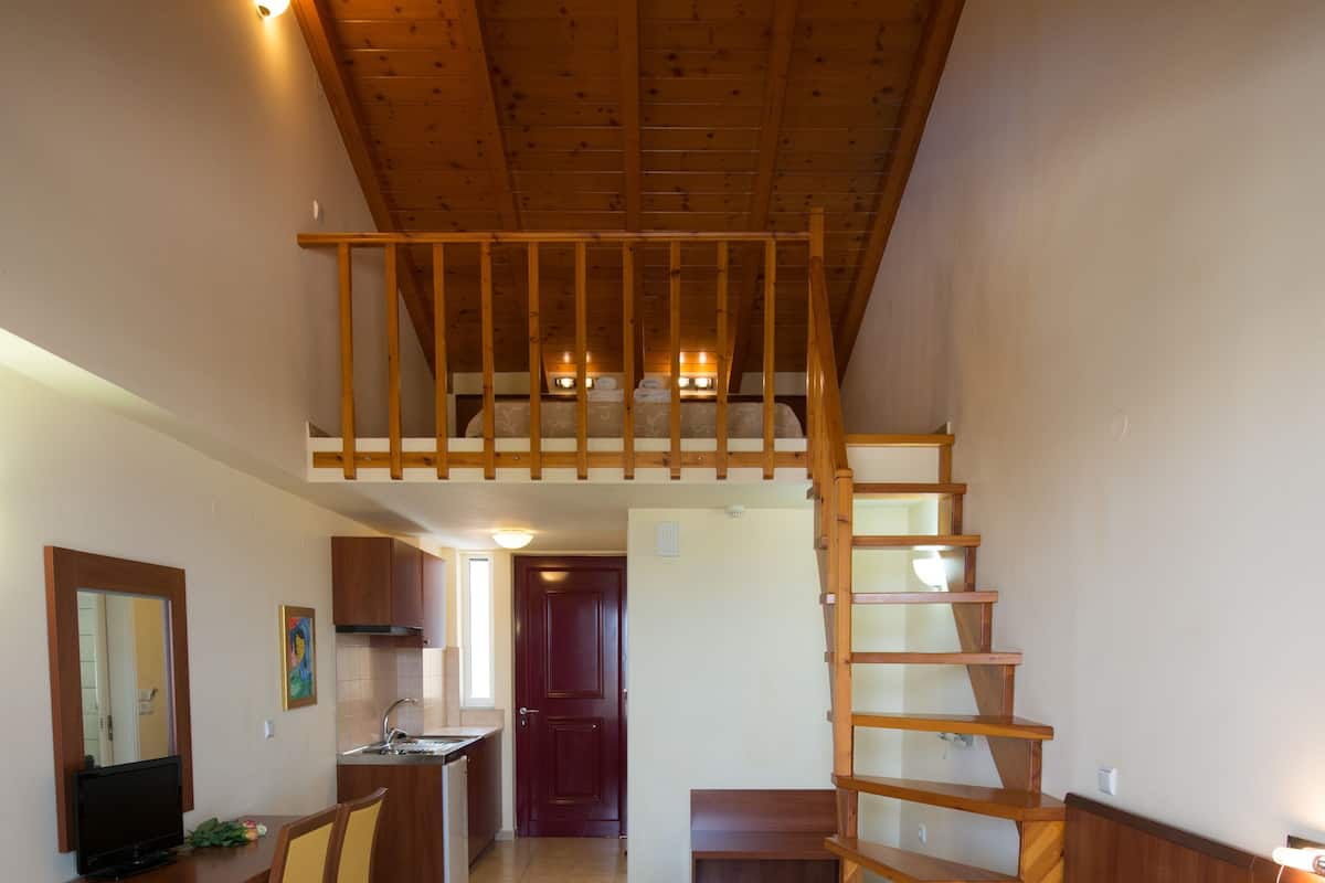 Maisonette (for 4) | Hochwertige Bettwaren, Zimmersafe, Schreibtisch, schallisolierte Zimmer