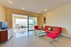 Deluxe Apartment, Balcony, Sea View | Living room | TV - Matina's Residence (Lefkada)