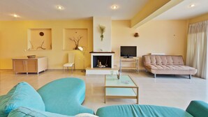 Deluxe Apartment, 3 Bedrooms, Sea View | Living room - Matina's Residence (Lefkada)
