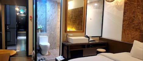 Decoración personalizada, muebles diferentes y escritorio