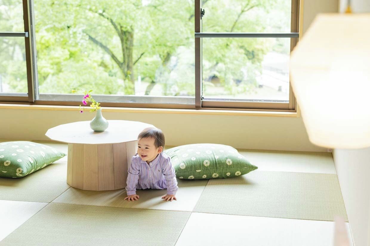 Design Twin Room, Non Smoking, Mountain View | In-room safe, iron/ironing board, free WiFi, bed sheets