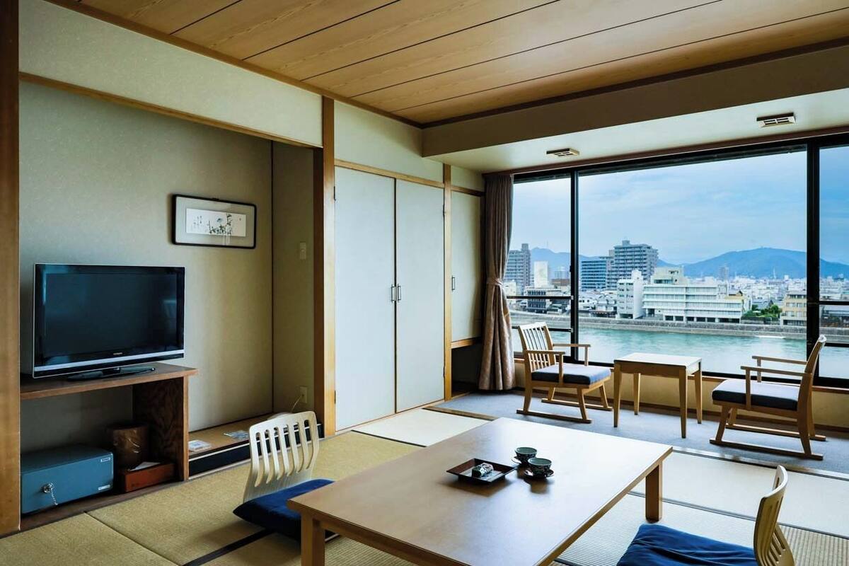 Traditionele kamer, niet-roken, uitzicht op rivier (Japanese Style) | 1 slaapkamer, een kluis op de kamer, een strijkplank/strijkijzer