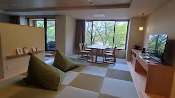 In-room safe, iron/ironing board, free WiFi, bed sheets