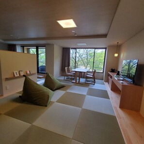 套房 | 客房内保险箱、熨斗/熨板、免费 WiFi、床单