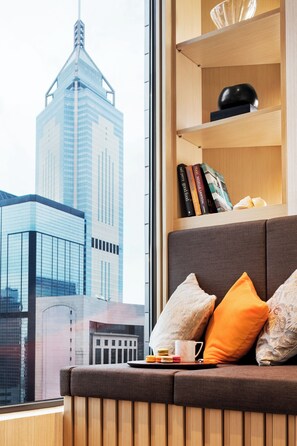 Premium bedding, pillowtop beds, in-room safe, desk - Burlington Hotel (Hong Kong)