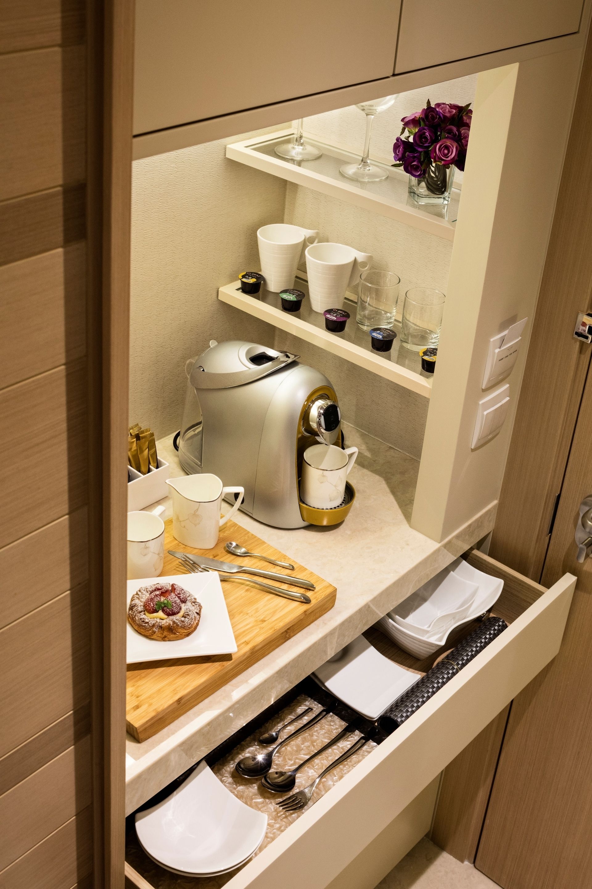 executive twin room | coffee and/or coffee maker