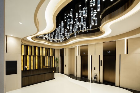 Interior entrance. Burlington Hotel