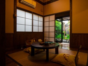 客房, 无烟房 (Japanese Style, Annex, Open-air bath) | 办公桌、笔记本电脑工作区、免费 WiFi、床单
