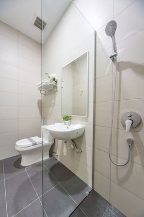 Bathroom - OYO 44064 De Sweet Boutique Hotel (Masai)