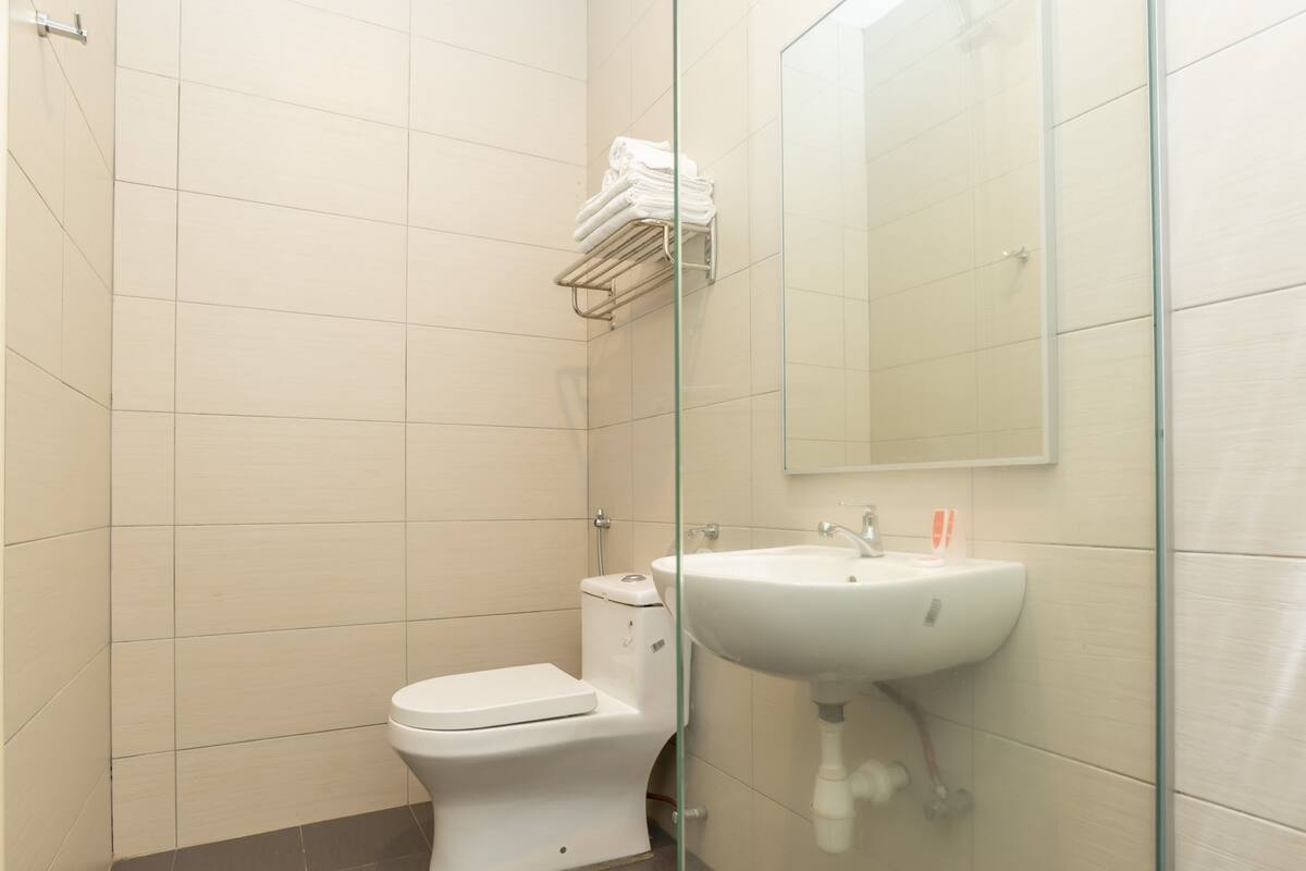 Superior-Suite | Badezimmer | Dusche, kostenlose Toilettenartikel, Bidet, Handtücher