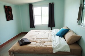 Family Room | Premium bedding, individually decorated, individually furnished, desk - Freddie's Fishing Park (Bang Lamung)