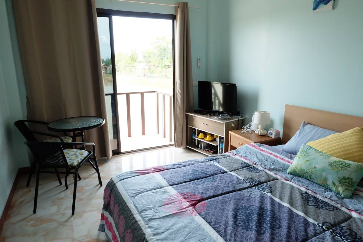 Family Room | Premium bedding, desk, WiFi (free), individually decorated