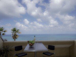 Luxury Suite, Sea View | Terrace/patio