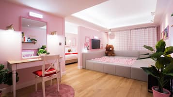 Suite (Line Friends Cony ) | Pemandangan dari bilik