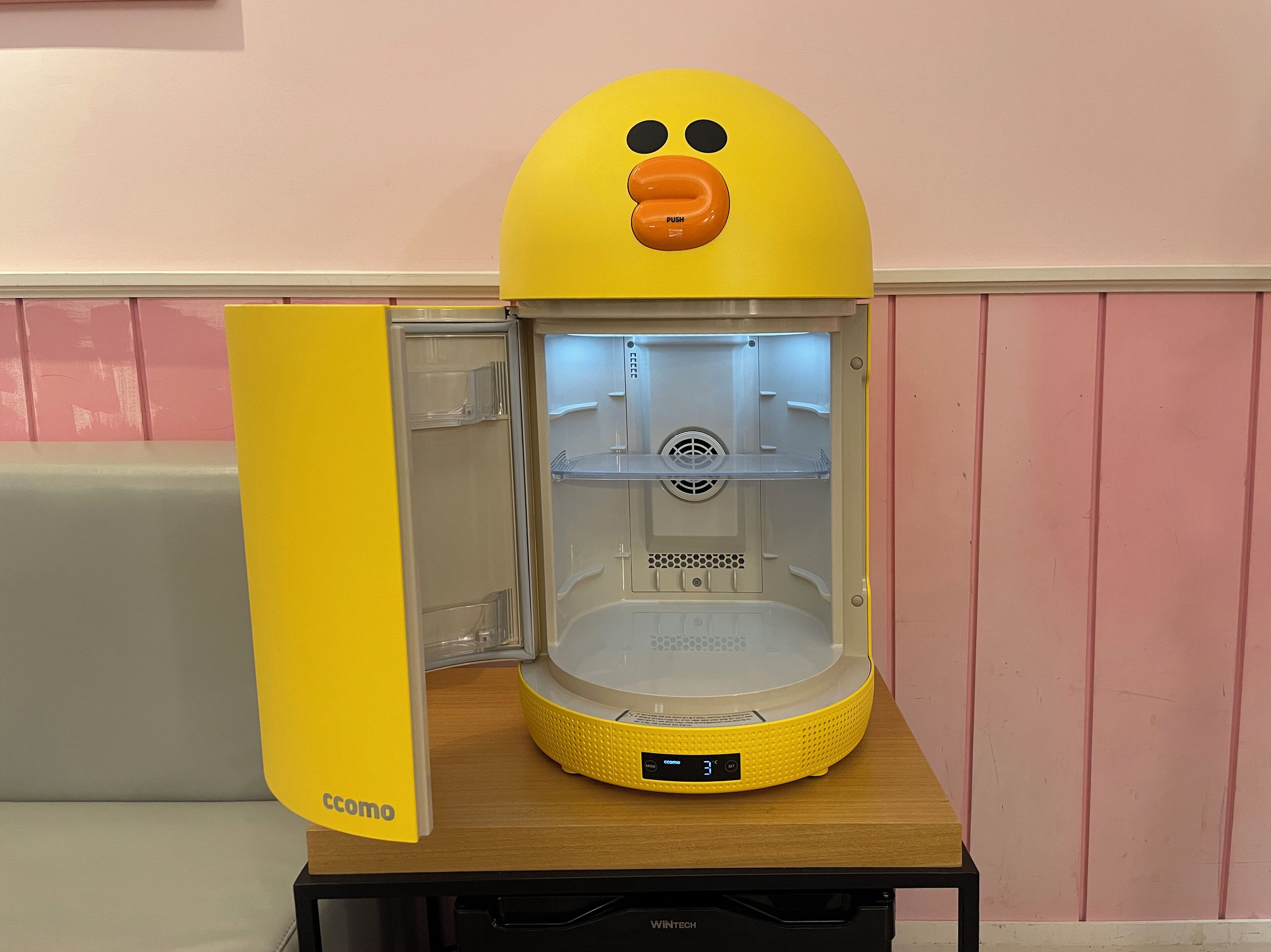 line friends cony suite | living area | flat-screen tv