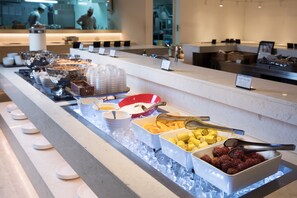 Päivittäinen buffetaamiainen maksusta