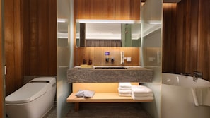 Suite (Sotetsu Splaisir) | Baño | Secadora de cabello, pantuflas, bidet, toallas