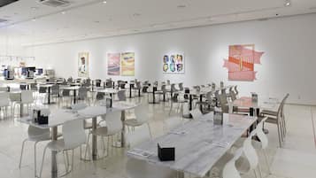 Sarapan bufet setiap hari (KRW 22000 seorang)