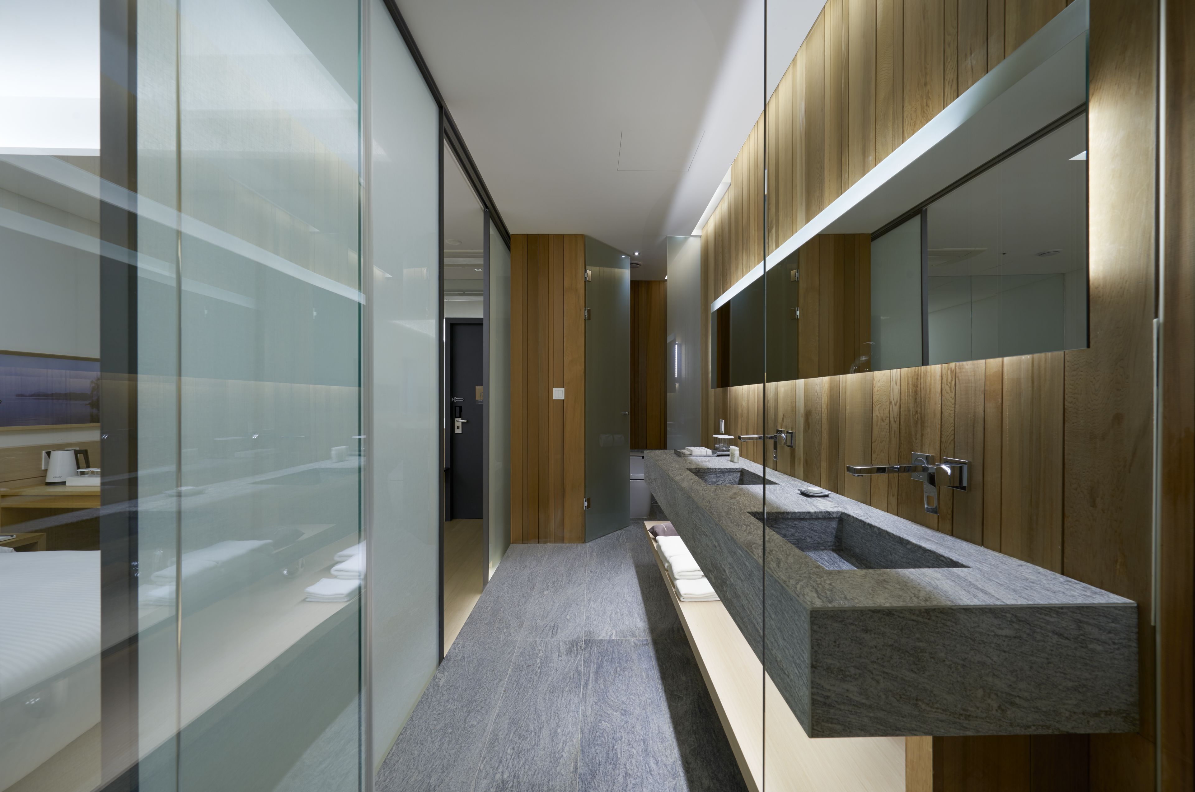 deluxe high floor family twin | bathroom sink