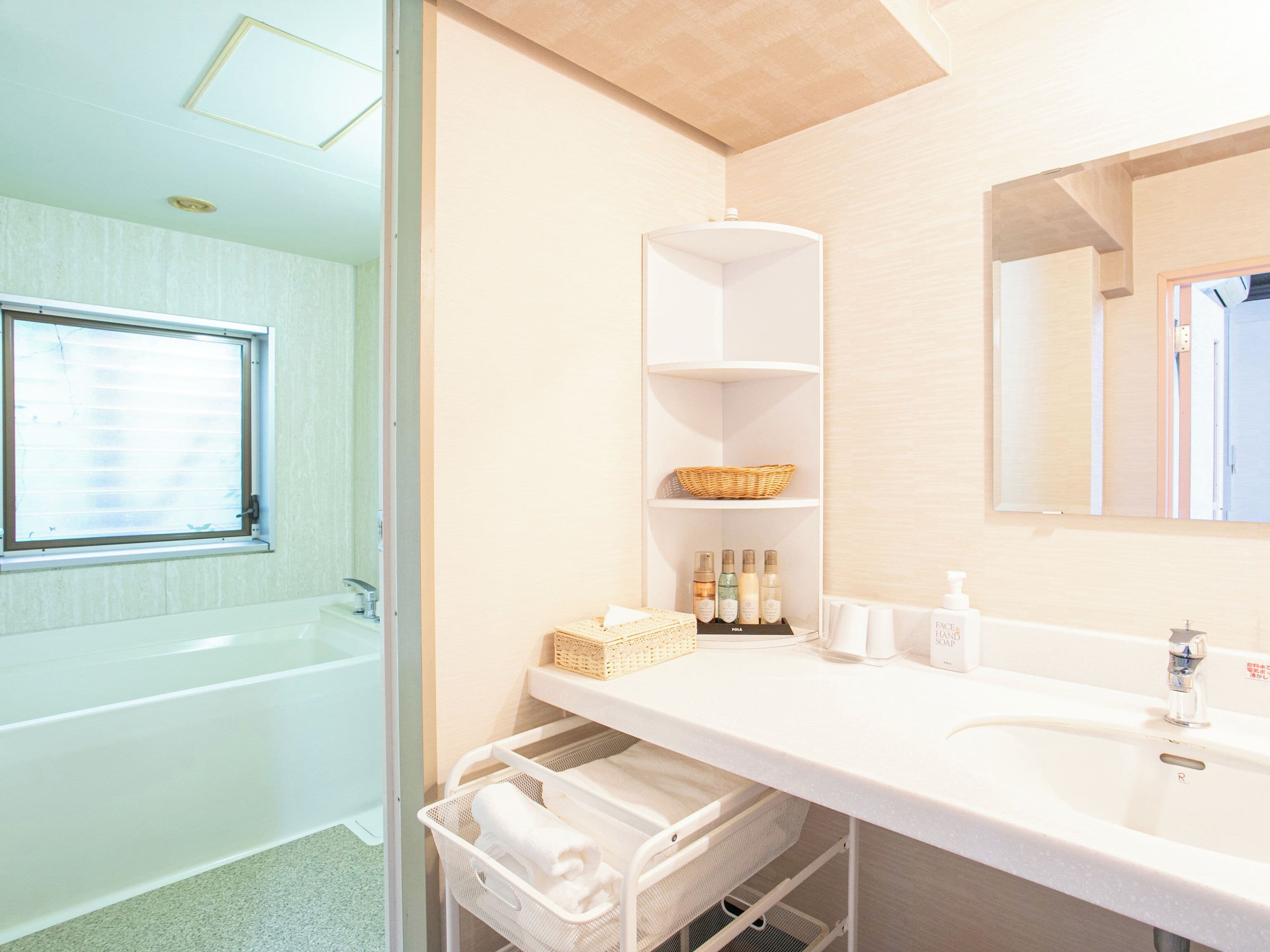 combined shower/bathtub, deep-soaking bathtub, hair dryer, slippers