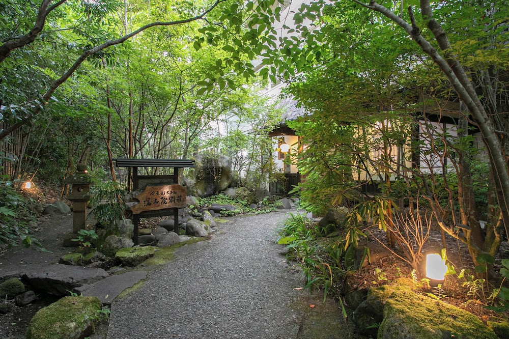 Yufuin Besso Shikisai Hotel