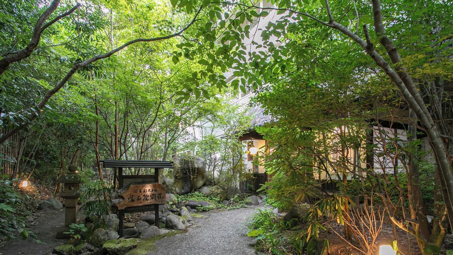 Yufuin Besso Shikisai Hotel