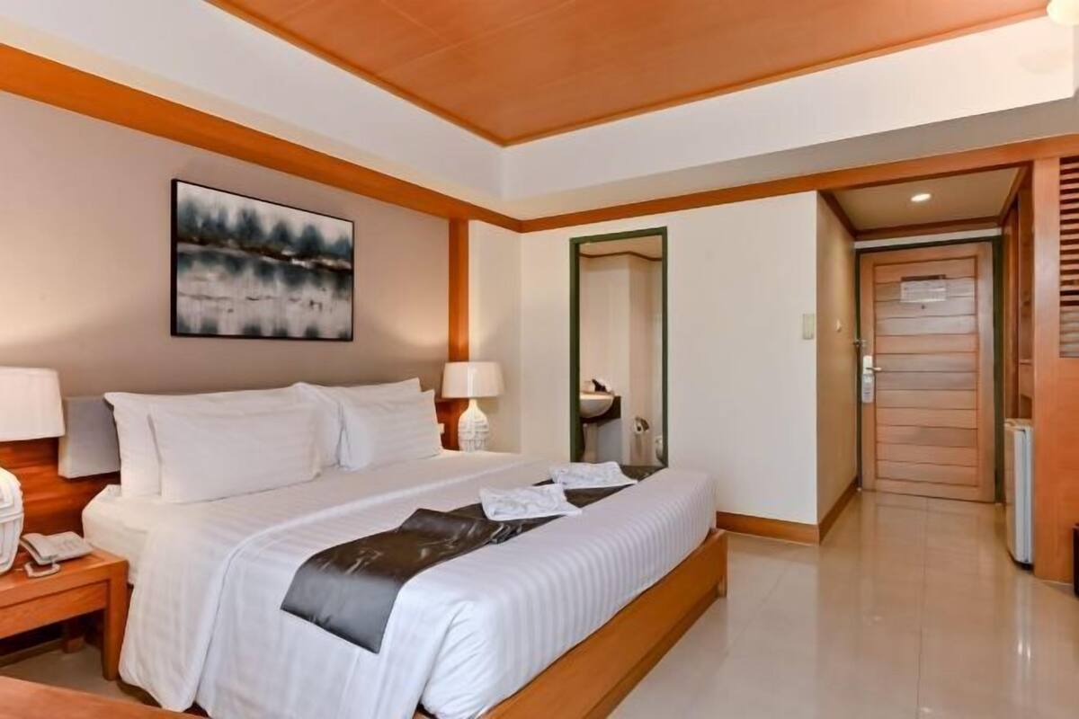 In-room safe, free WiFi