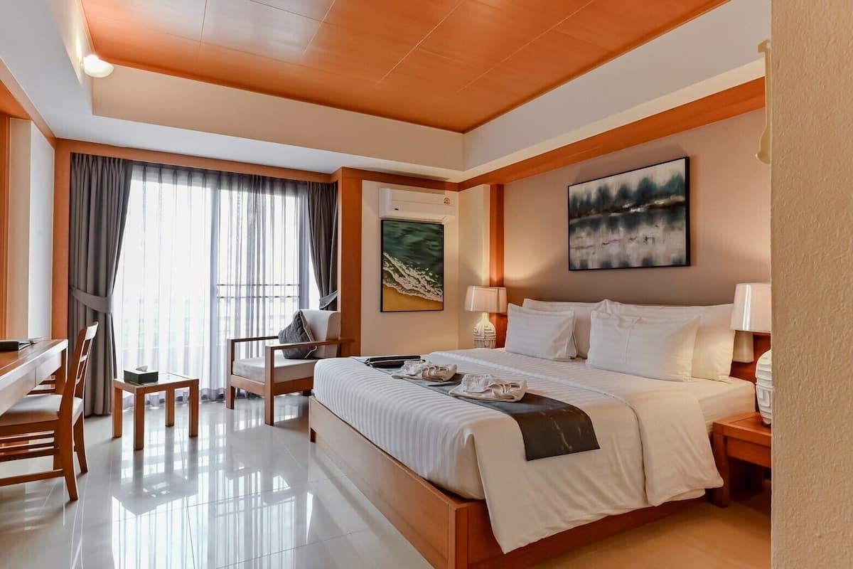 In-room safe, free WiFi