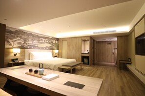 高級套房 | 起居區 | 平面電視