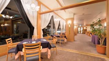 2 restaurants, lunch, dinner served; Japanese cuisine