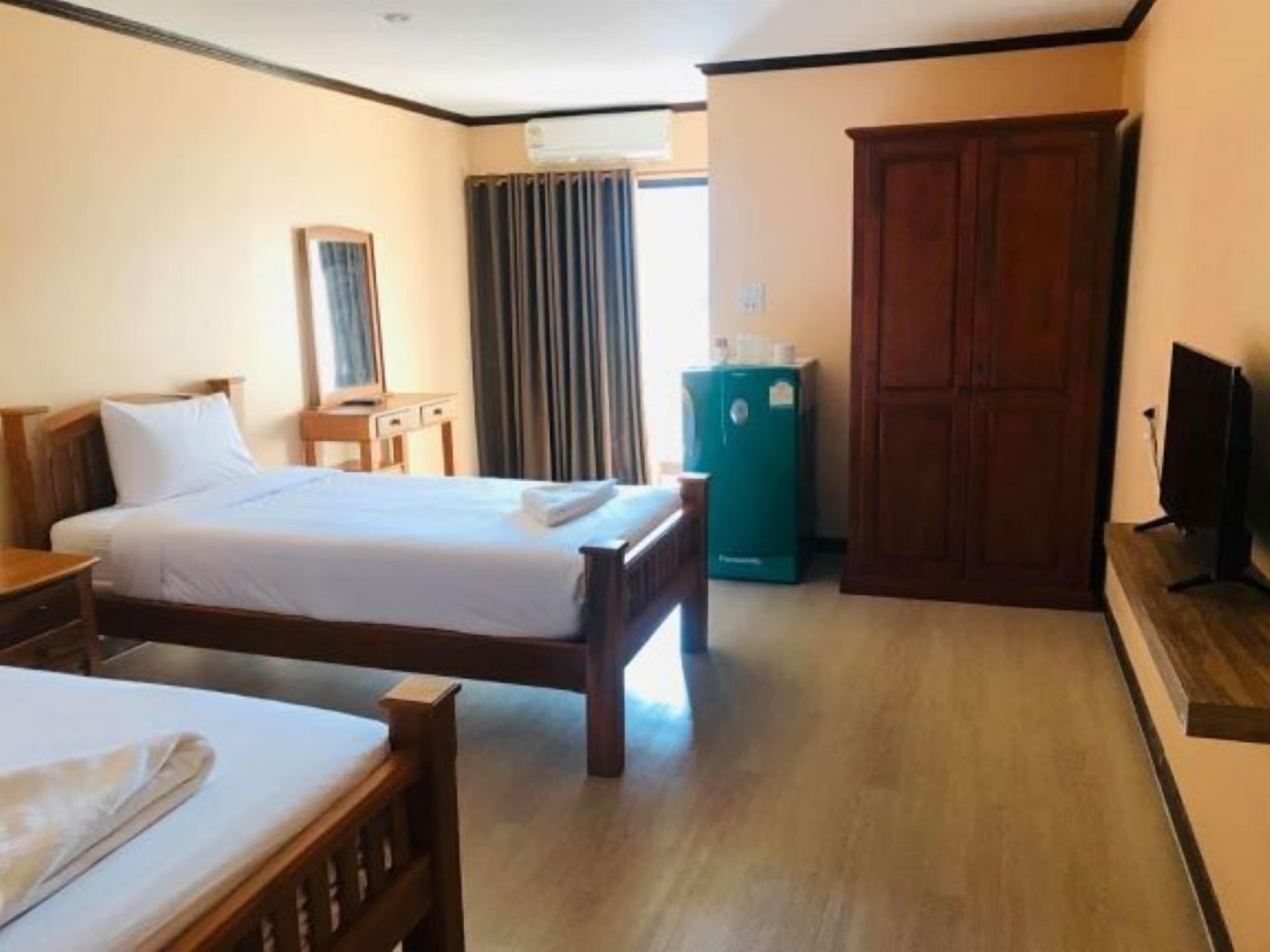 办公桌、免费 WiFi