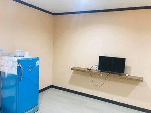 Standard Room | Desk, free WiFi